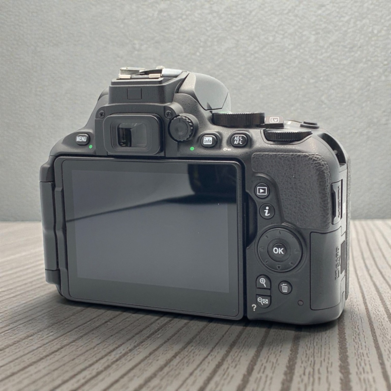 D5600 ボディの中古カメラを買うならみんなのカメラ TXY_EaDQ1JUM