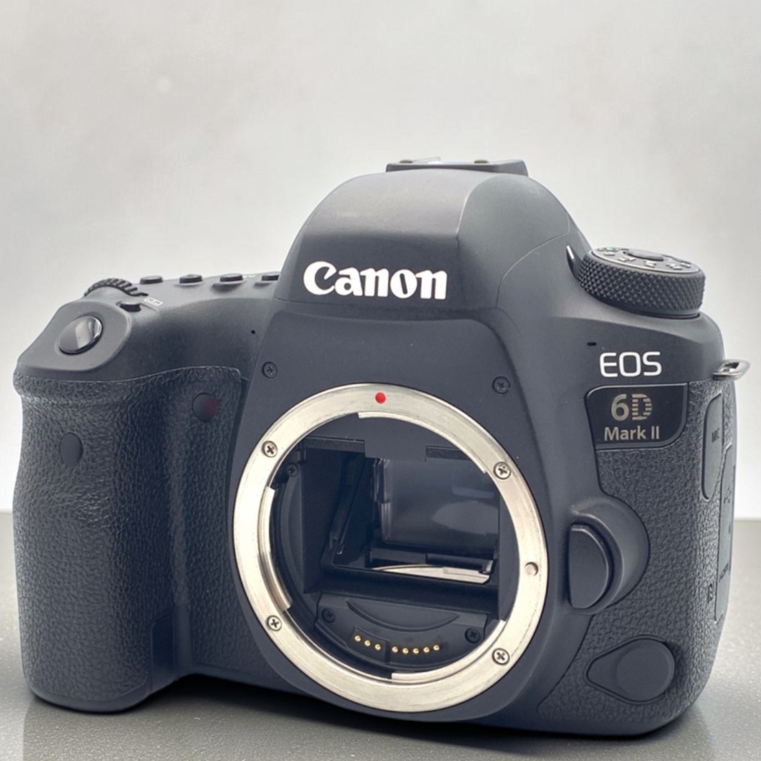 Canon EOS 6D Mark II ボディの中古 (美品)・¥92,200 売り切れ by