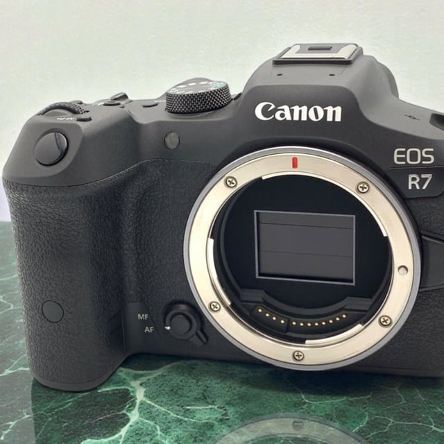 EOS R7 ボディ