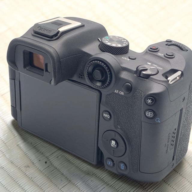 EOS R7 ボディ