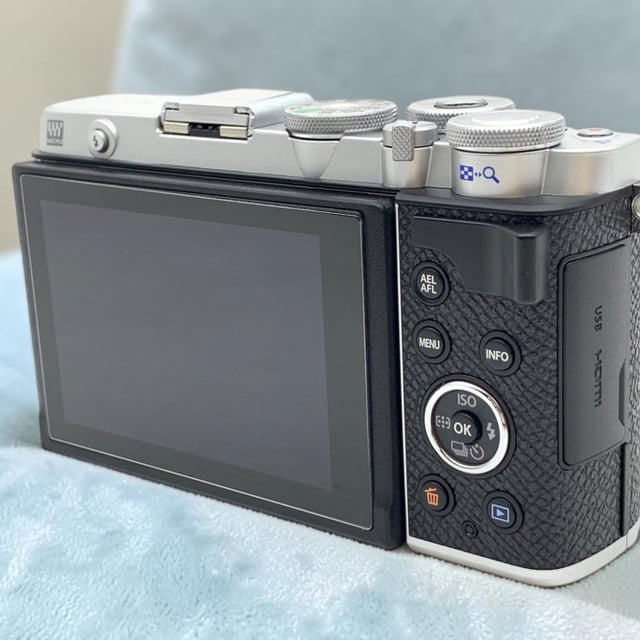 OLYMPUS PEN E-P7 ボディ "シルバー"
