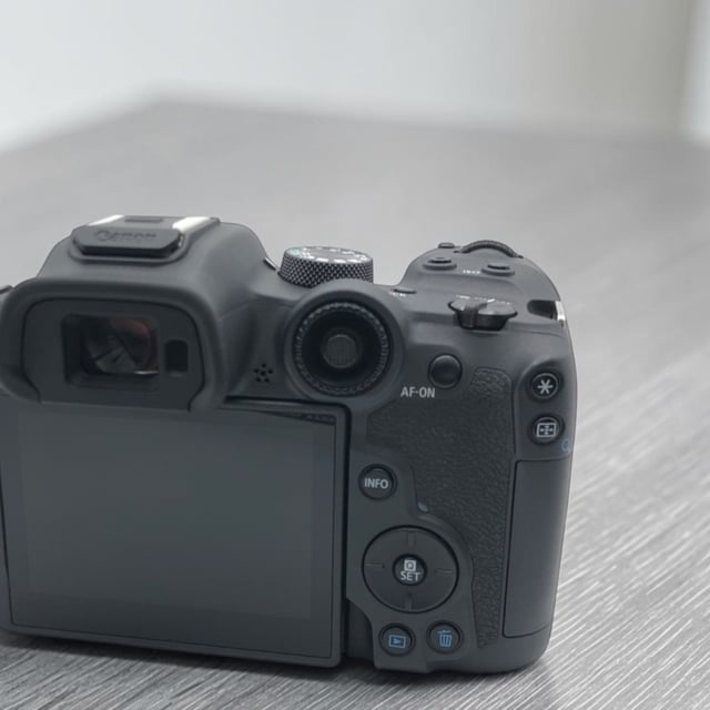 EOS R7 ボディ