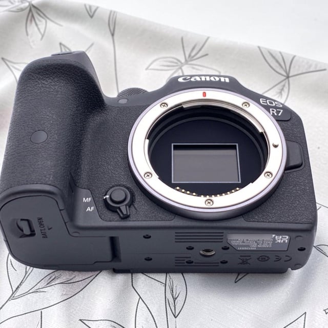 EOS R7 ボディ