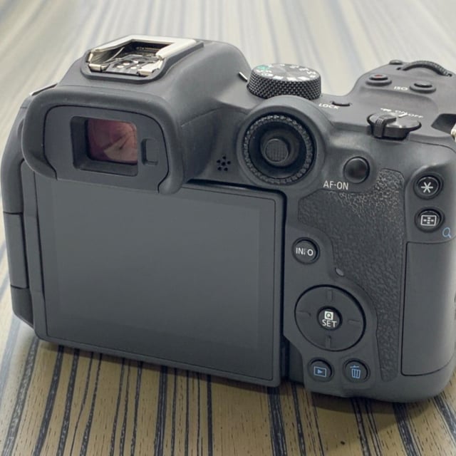 EOS R7 ボディ