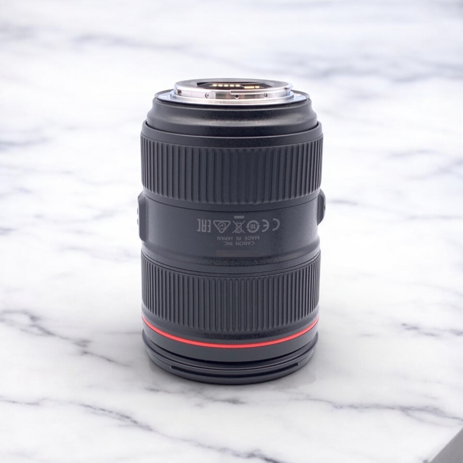 EF 24-105mm F4L IS II USMの中古レンズを買うならみんなのカメラ