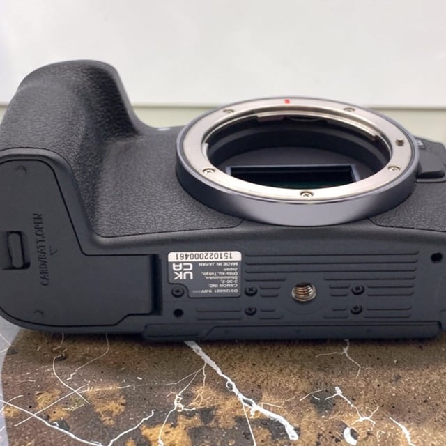 EOS R8 ボディ