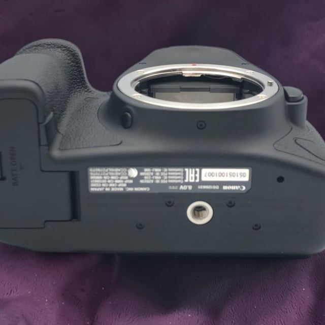 EOS 6D Mark II ボディ