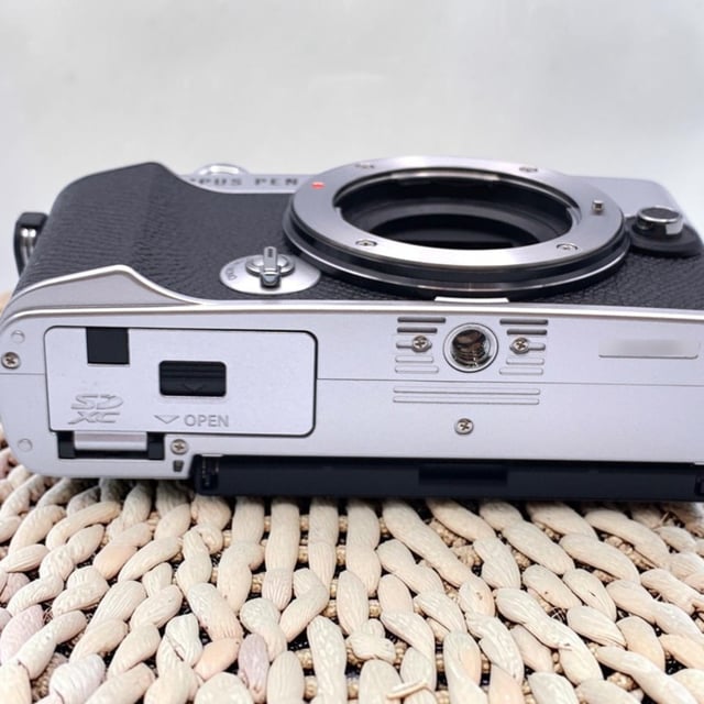 OLYMPUS PEN E-P7 ボディ "シルバー"