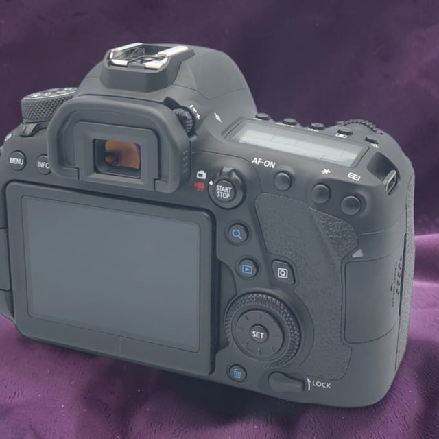 EOS 6D Mark II ボディ
