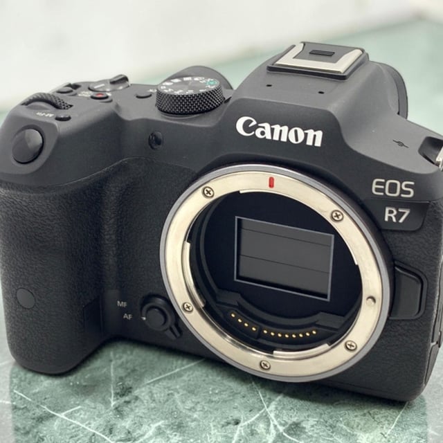 EOS R7 ボディ