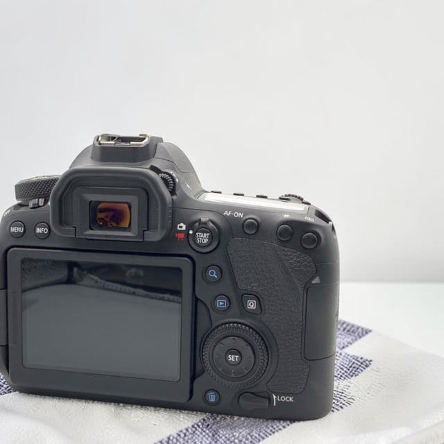 EOS 6D Mark II ボディ