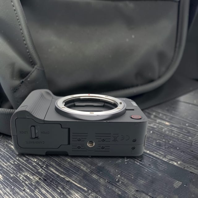 EOS R50 V ボディ "ブラック"