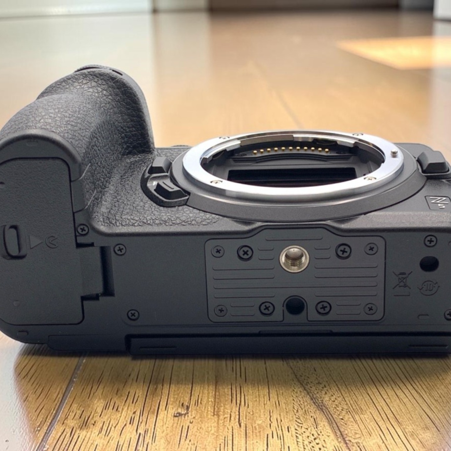 ニコン Z5 ボディの中古 (美品)・¥116,490 by molna | みんなのカメラ