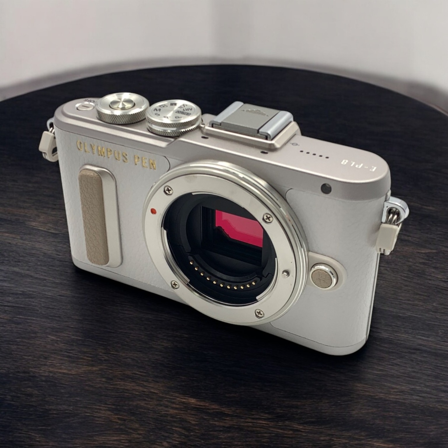 【終了間近！ほぼ新品】オリンパス PL8 Olympus カメラ ボディ OLYMPUS PEN E-PL8 ボディ 
