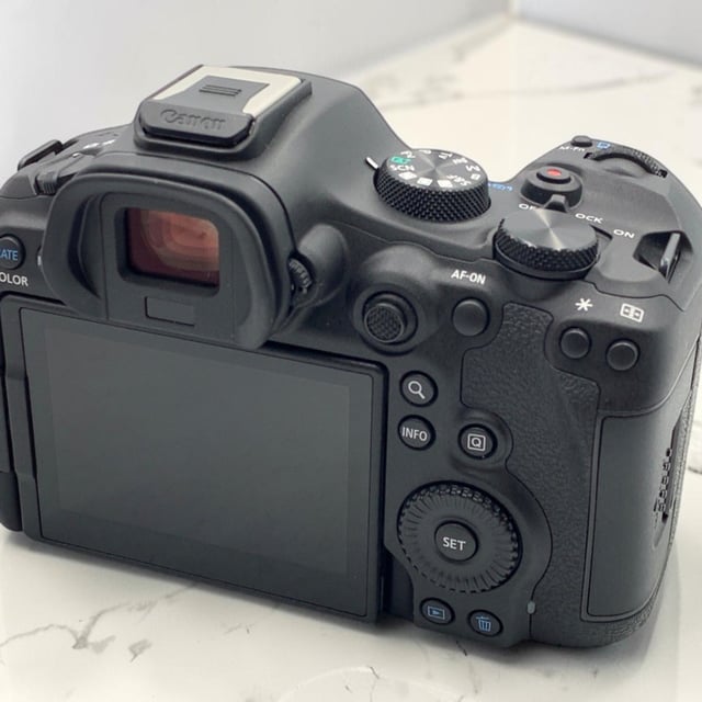 EOS R6 Mark III ボディ