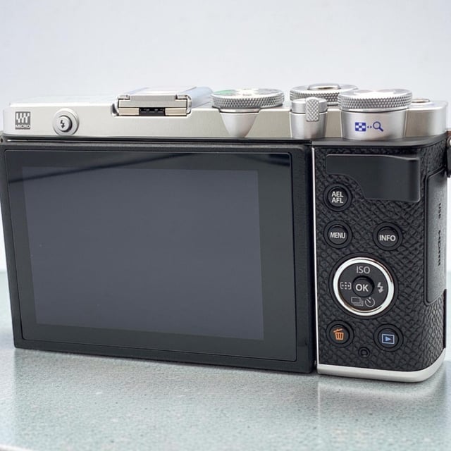 OLYMPUS PEN E-P7 ボディ "シルバー"