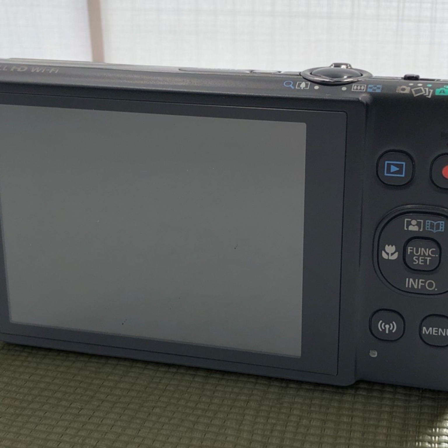 Canon IXY 650 