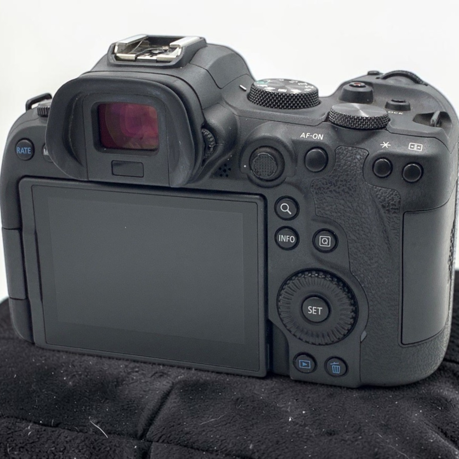 Canon EOS R6 ボディの中古 (良品)・¥148,440 by ervia | みんなのカメラ