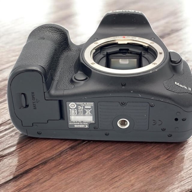 EOS 7D Mark II ボディ