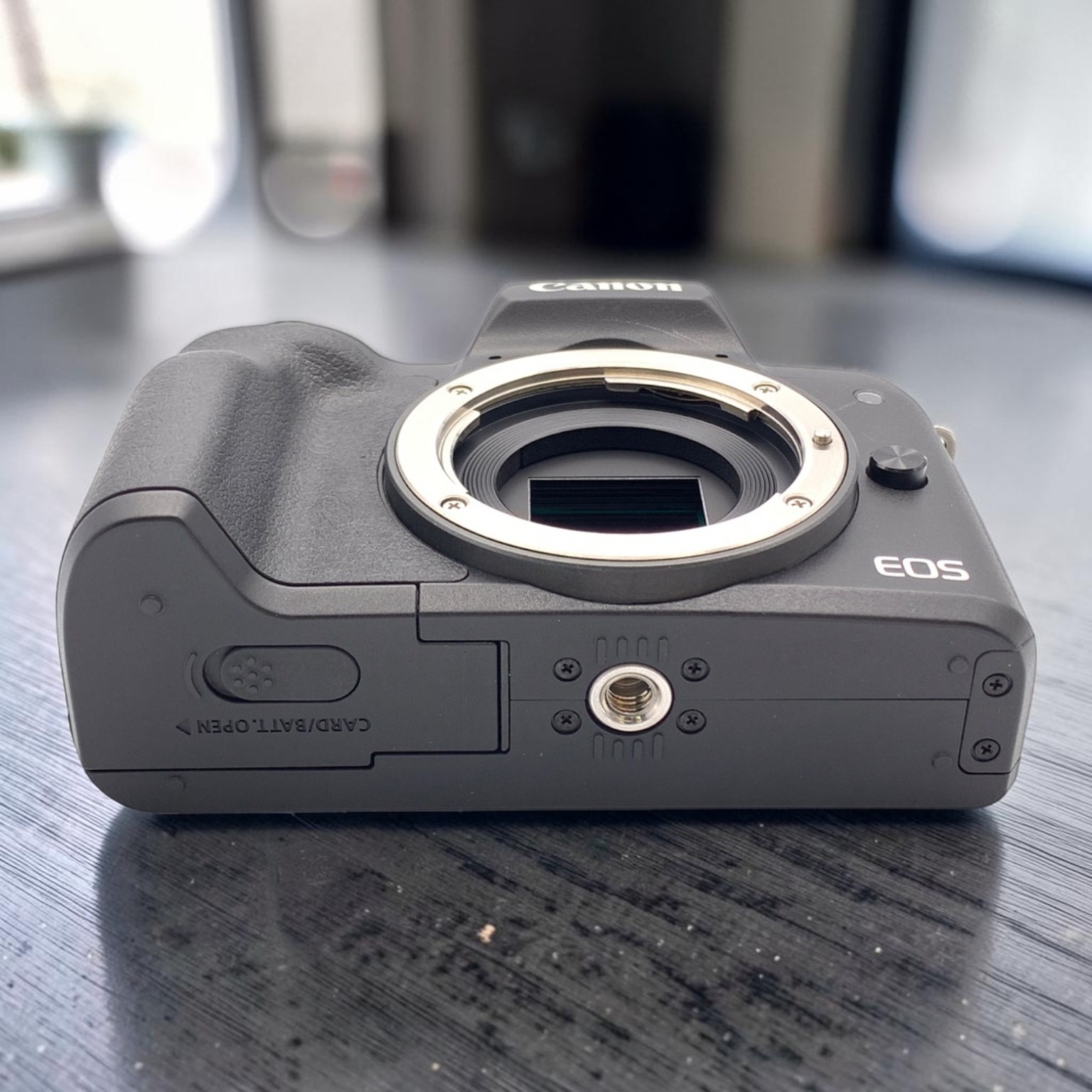Canon EOS Kiss M ボディ 
