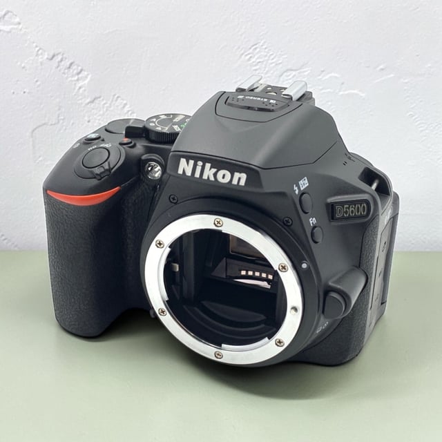 D5600 ボディ