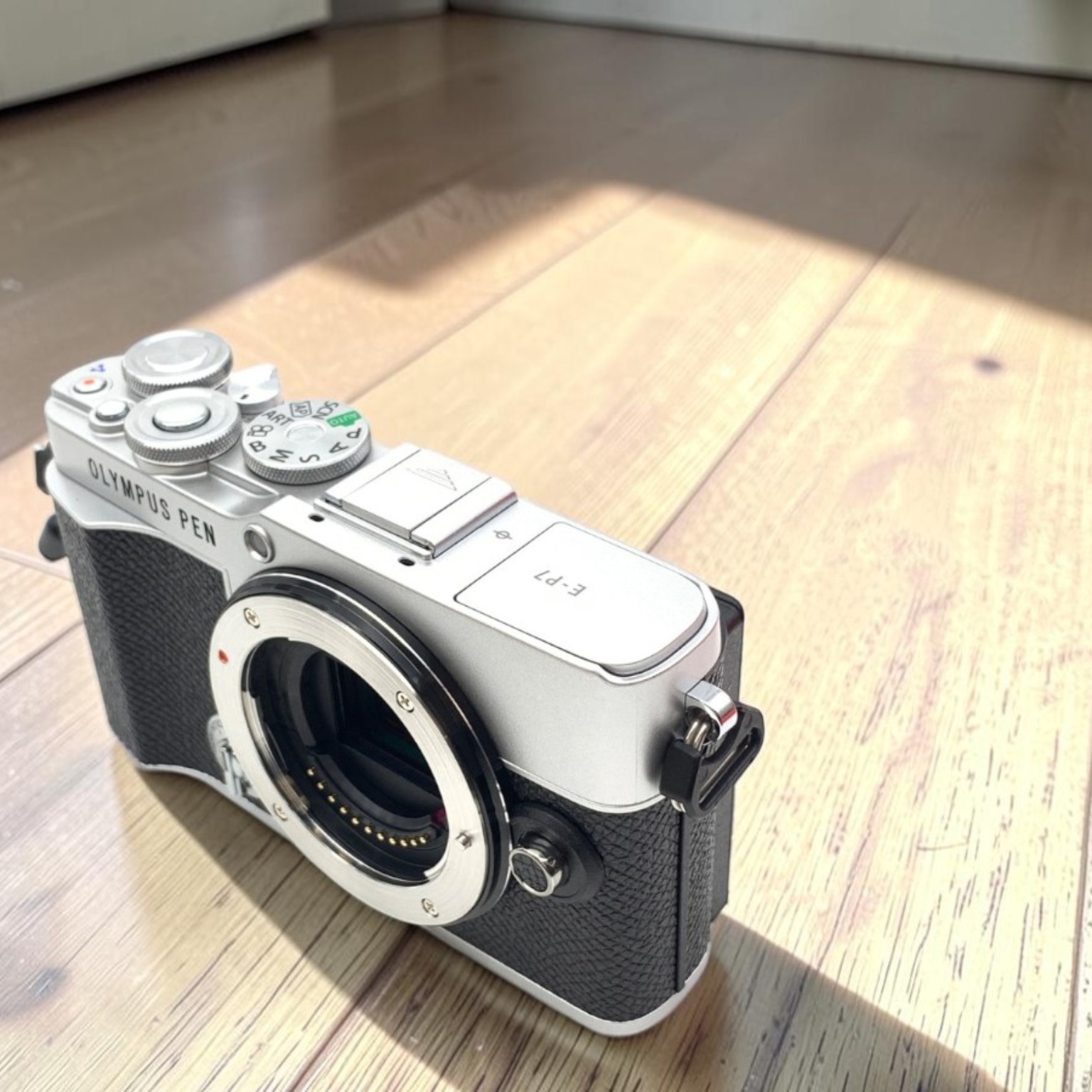 OM SYSTEM OLYMPUS PEN E-P7 ボディ 