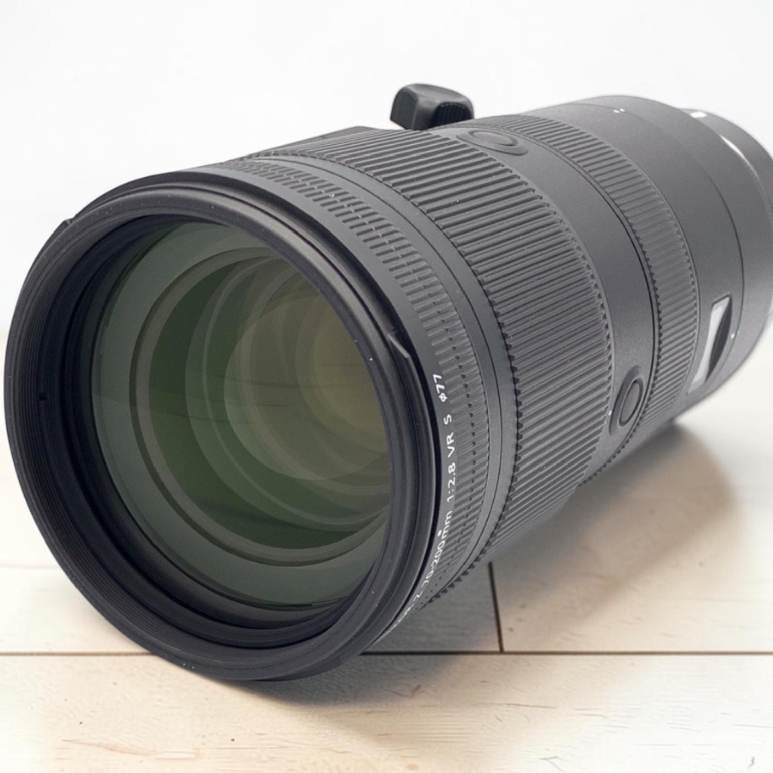 ニコン AF-S DX NIKKOR 18-300mm f/3.5-6.3G ED VRの新品/中古の在庫
