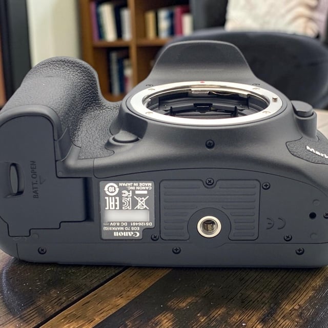 EOS 7D Mark II ボディ