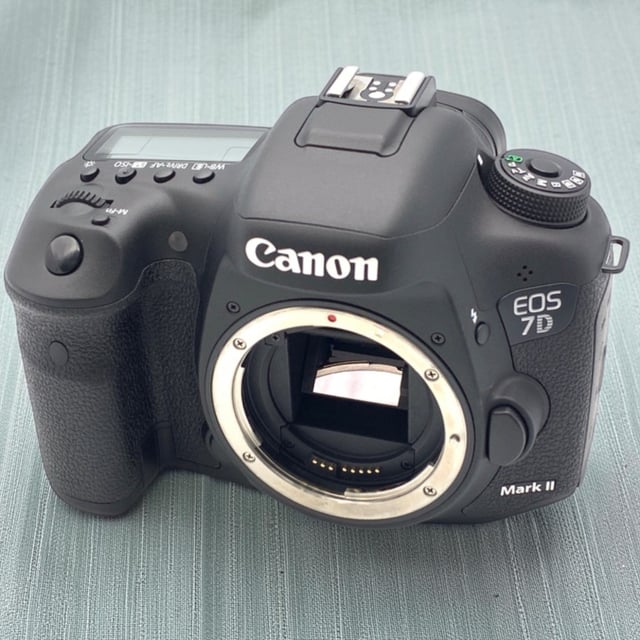 EOS 7D Mark II ボディ