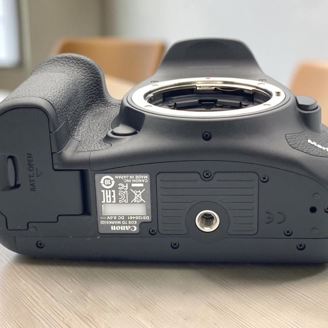 EOS 7D Mark II ボディ