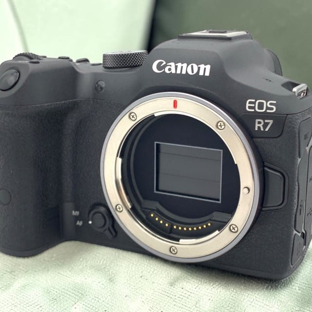 EOS R7 ボディ