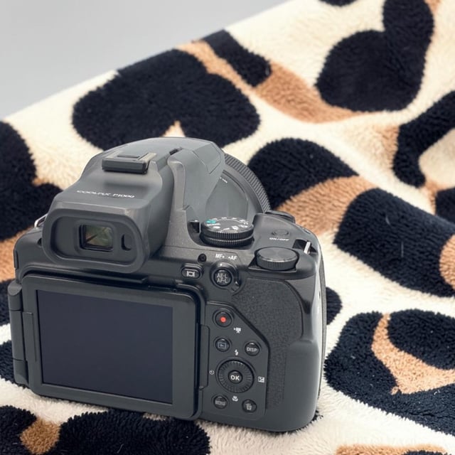 COOLPIX P1000