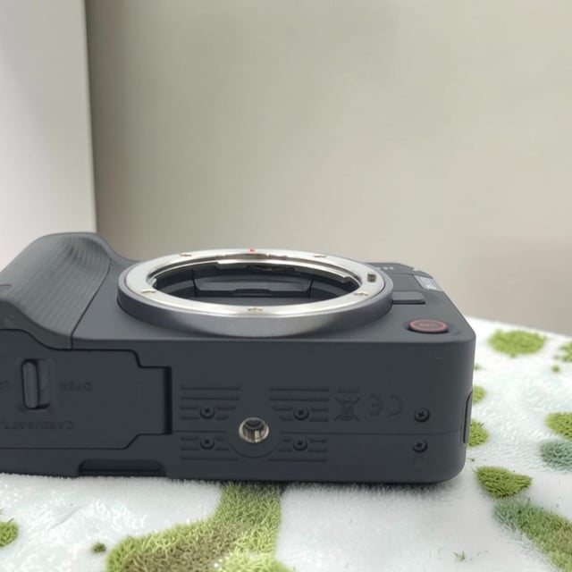 EOS R50 V ボディ "ブラック"