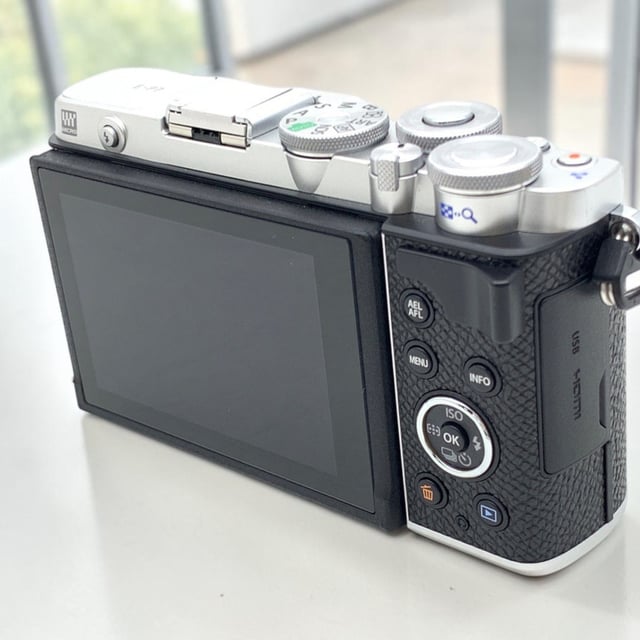 OLYMPUS PEN E-P7 ボディ