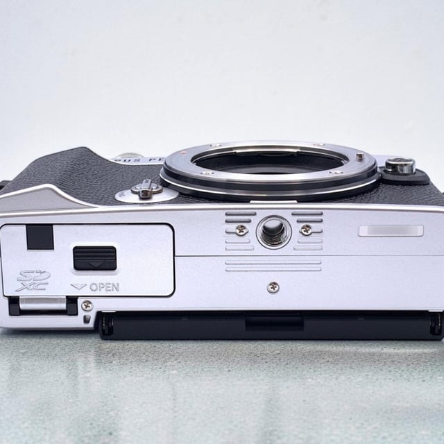 OLYMPUS PEN E-P7 ボディ "シルバー"