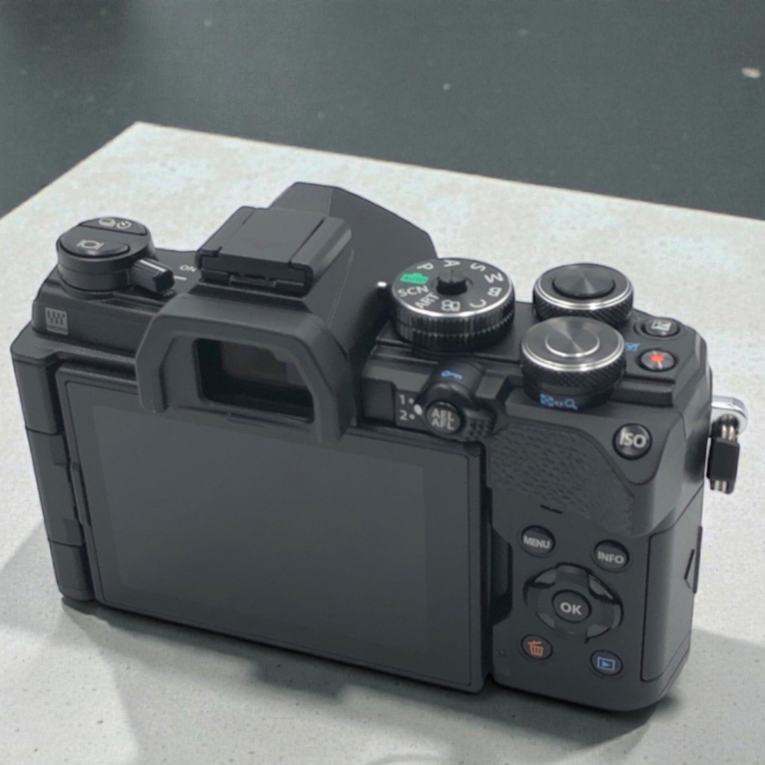 OM SYSTEM OM-5 ボディ 