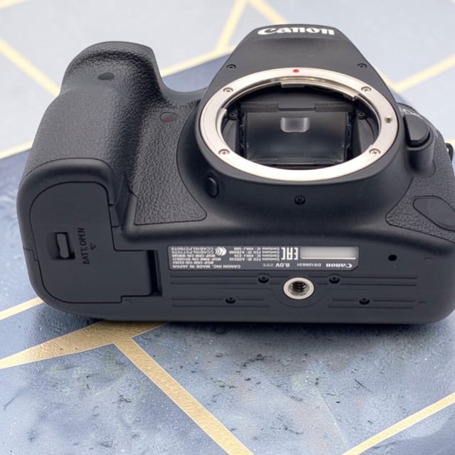 EOS 6D Mark II ボディ