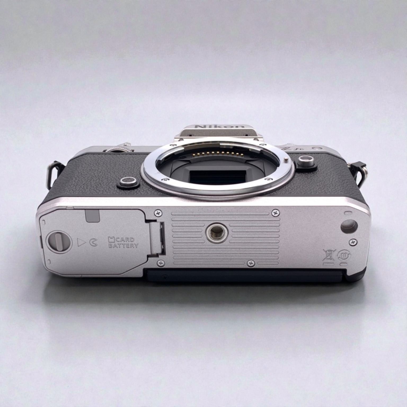 【美品】Nikon Zfc ボディ シルバー ニコン（Nikon） 【中古】 【美品】 Zfc ボディ シルバー : カメラの