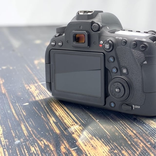 EOS 6D Mark II ボディ