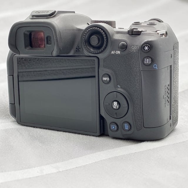 EOS R7 ボディ