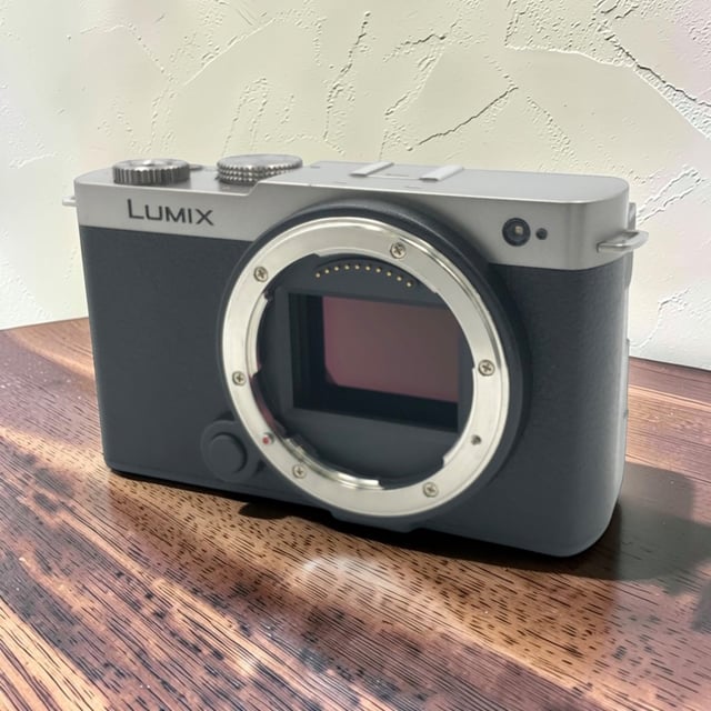 LUMIX S9(DC-S9) ボディ "ダークシルバー"