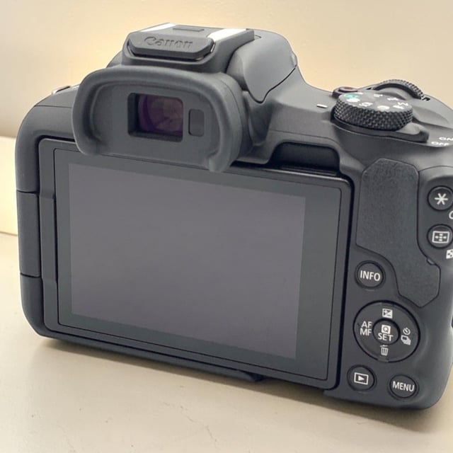 EOS R50 ボディ "ブラック"