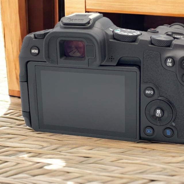 EOS R8 ボディ