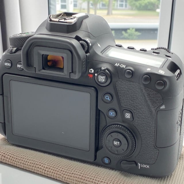 EOS 6D Mark II ボディ