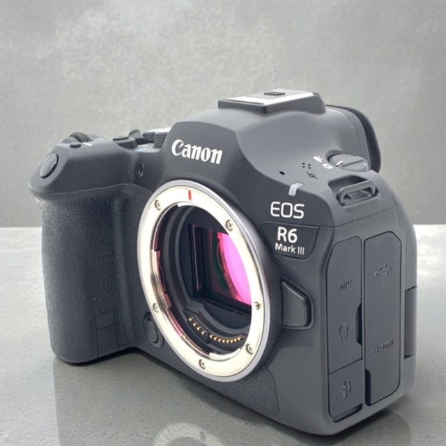 EOS R6 Mark III ボディ