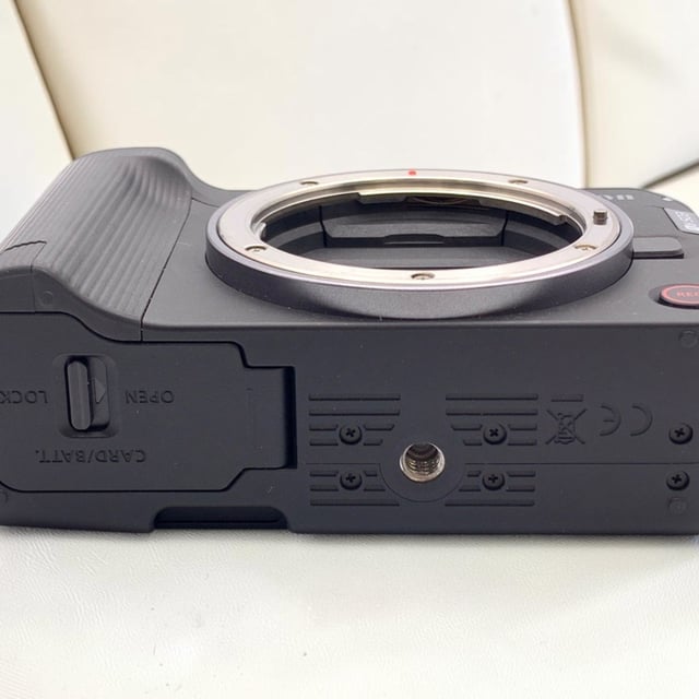 EOS R50 V ボディ "ブラック"