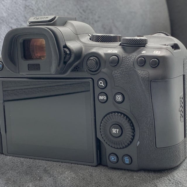 EOS R6 Mark II ボディ