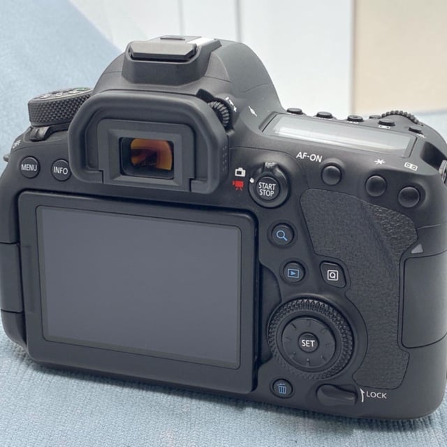 EOS 6D Mark II ボディ