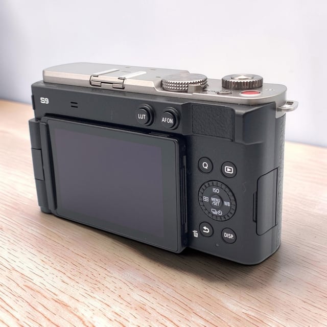 LUMIX S9(DC-S9) ボディ