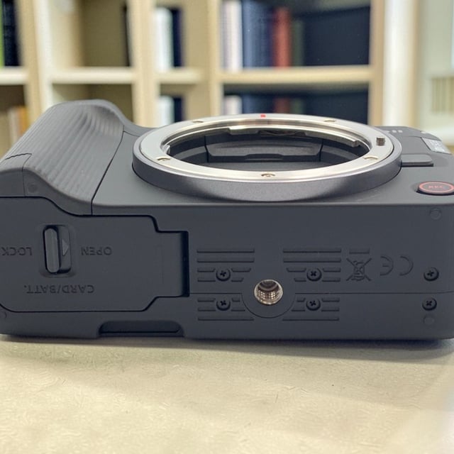 EOS R50 V ボディ